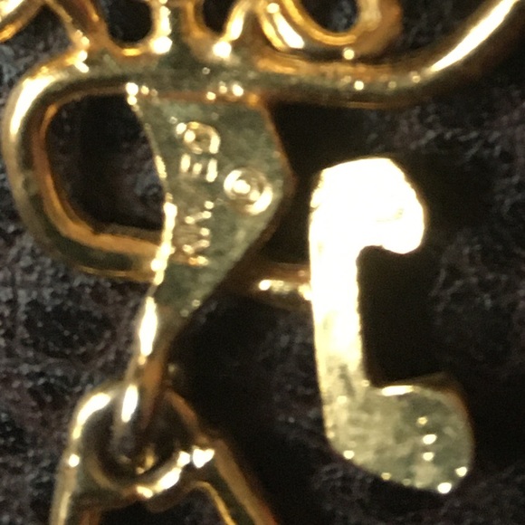 2/$10 Vintage articulated brooch - Picture 5 of 8